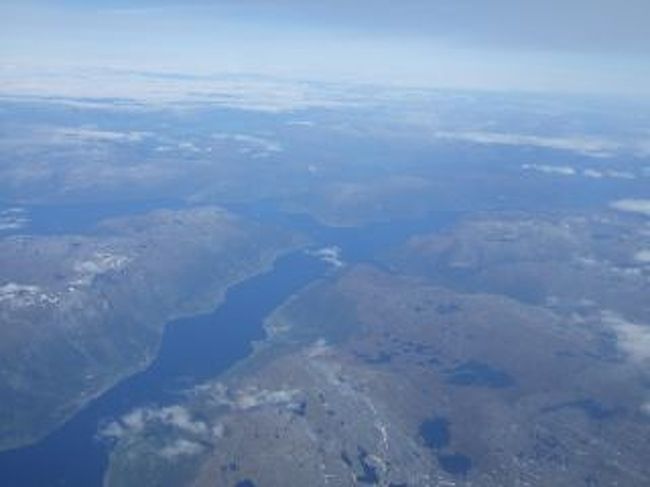 ノルウェーのベルゲンからストックホルムに移動する飛行機の中から！<br />飛行機の出発が３０分遅れました・・・。<br />このためストックホルム観光が本当に少しに・・・（涙）