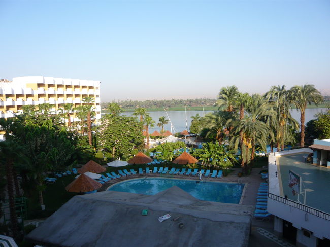 ルクソールで泊まったホテルは、「ピラミサ・イシス・ルクソール」。ナイル・ビュー確約だったため、一応ちゃんと見えました。