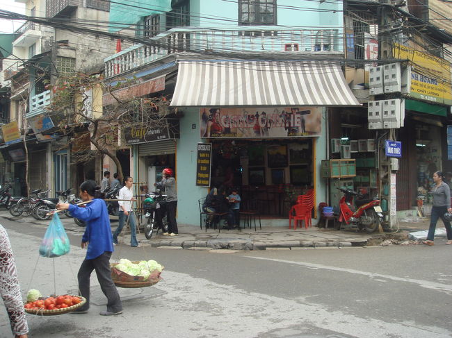 朝ごはんを食べる行きつけのカフェ。チーズサンド（ホット）や、コーヒー、フォーもおいしい。