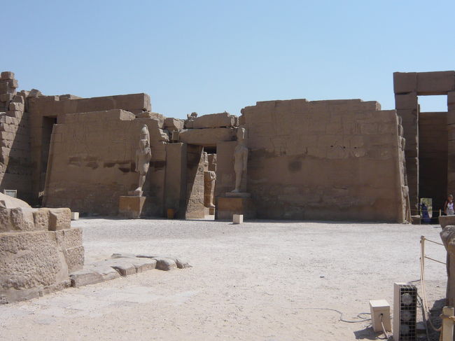 ガイドブックの見取り図と写真を見比べたところ、ラムセス３世神殿かな？
