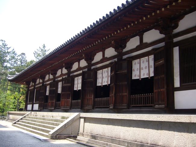 講堂。<br /><br />唯一現存する、平城京の宮殿建築だそうです。