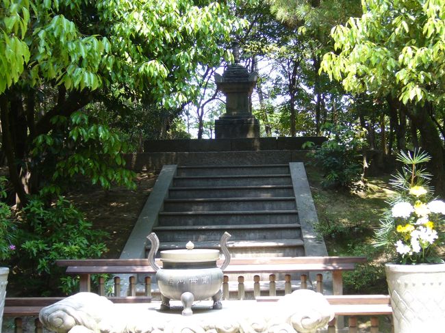 鑑真和上御廟。<br /><br />