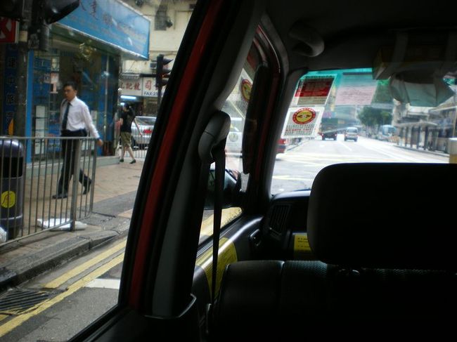 朝、ヴィクトリアパークにタクシーで向かう。