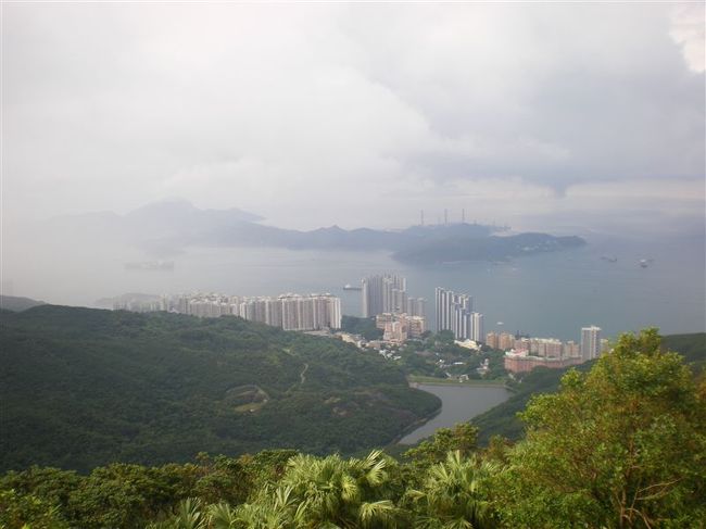 ここが本当の山頂。ヴィクトリアパークから歩いて１時間弱。<br />ほんとなにもなくて来て損した。<br />景色も海側しか見えない。