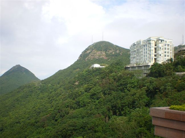 ピーク・ギャレリアから山頂を眺める。<br />