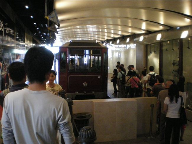 帰りは雨にもかかわらず結構混んでいました。