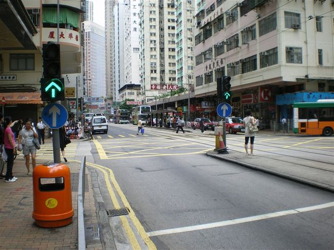 ラマダ・香港・ホテル前の徳輔道西という通り。