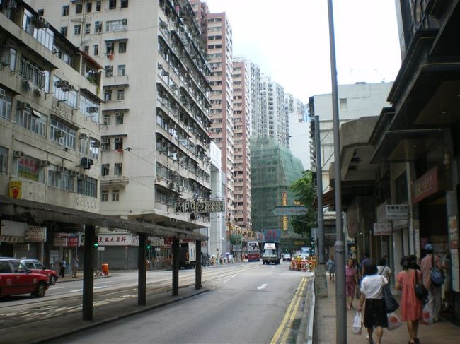 左端に見えるのはトラム停留所。