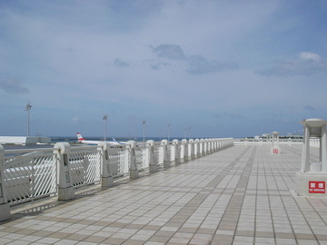 帰り間際の誰もいない、那覇空港の展望デッキ。