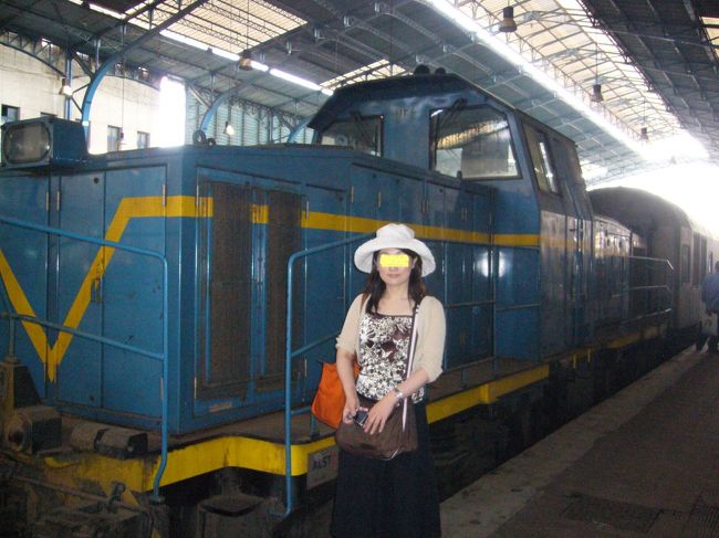 この電車に3時間乗ってアレキサンドリアに<br />向かいます。<br />この日はなんだか電車三昧。