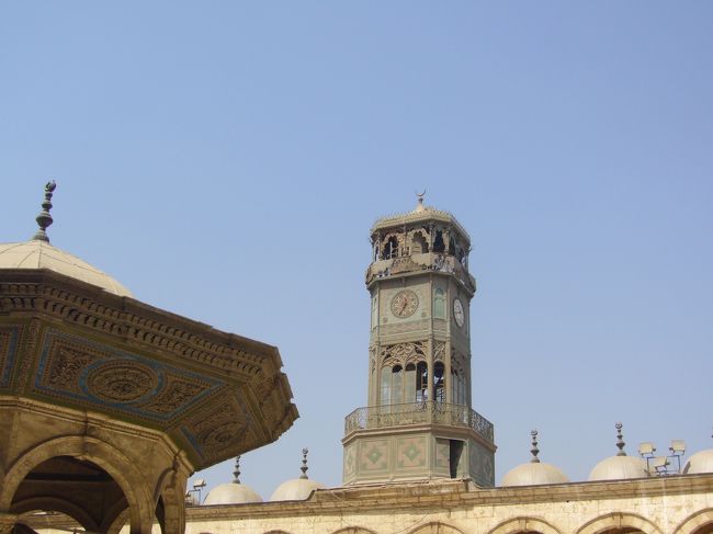 3日目に見学したルクソール神殿にあった<br />オベリスクをフランスへ贈った際に<br />お返しとしてフランスからもらった時計台。<br />今は壊れてしまっています。