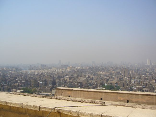 モスクから見たカイロ市内。<br />市内を一望できるスポットです。<br />お天気が良ければピラミッドまで見えるとか。
