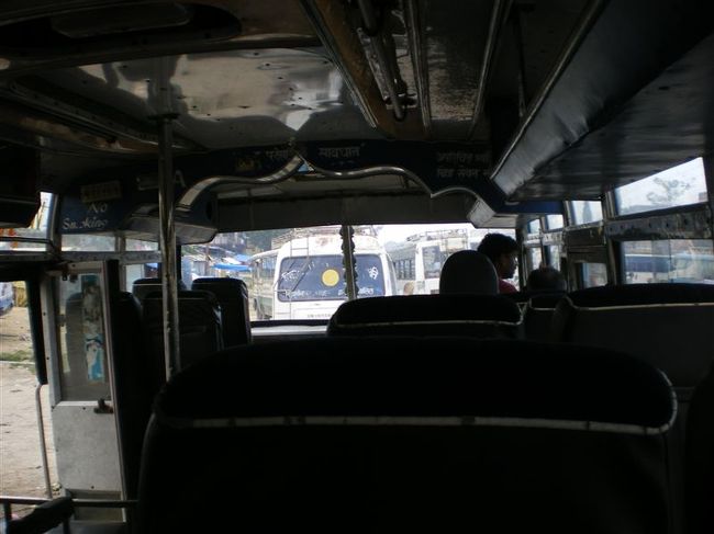 約１０時間かかってポカラから国境の町バイワラに到着。<br />さらにバスを乗り換えてバイワラからブッダ誕生の地としてしられるルンビニへ向かう。