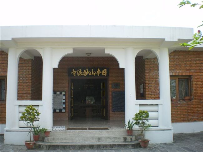 旅行者を宿泊させてくれるみたいだが、厳しい修行に参加しなければいけないらしく断念した。