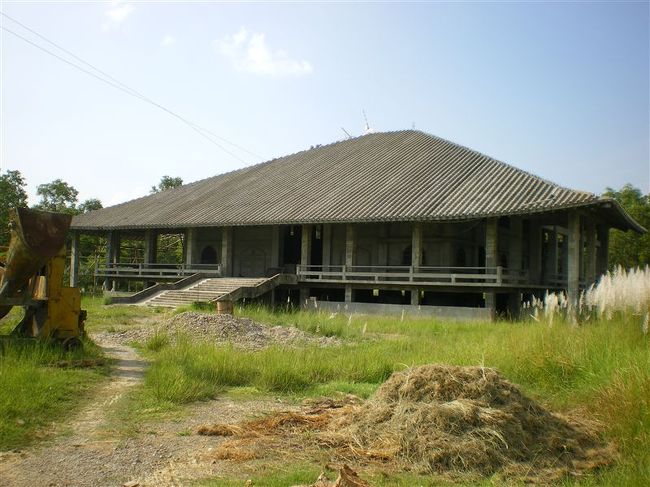 暑さと飢えの中、根性で見つけた日本寺。