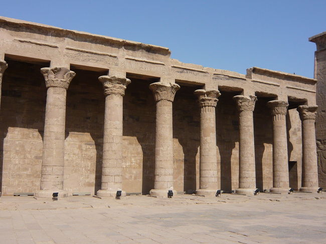 中庭のの列柱。