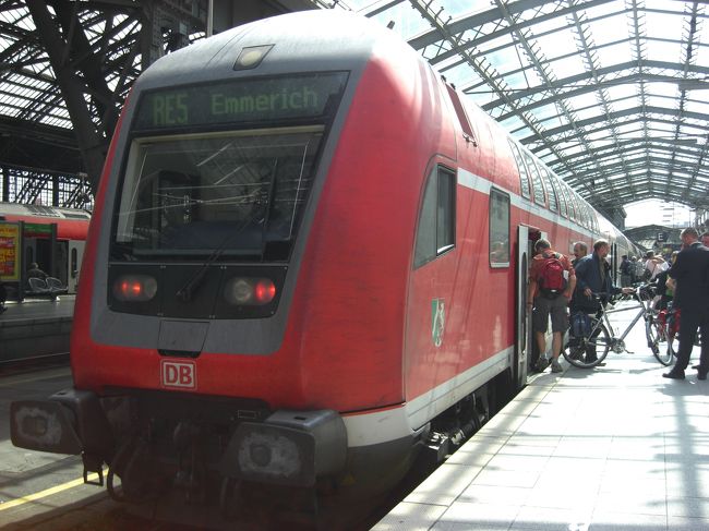 駅のホームに自転車を押してる人がたくさんいて<br />驚きました。ドイツでは自転車をのせる専用の<br />車両があると知りました。