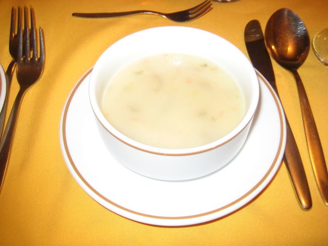 「スープ」<br />豆が沢山はいった、クリーミーな味でした。