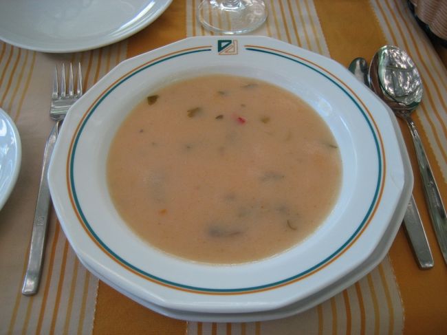 「レンズ豆のスープ」<br />トルコ料理の代表的なスープ。日本でいう、味噌汁みたいなものです。<br />あじは、独特の香辛料味？でした。