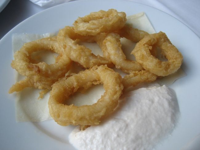 「イカ・フライ」<br />まさに、イカリング。<br />ソースは、ヨーグルトに塩をませたもの。<br />なかなかいけまるよ〜。<br />みなさんも、お試しあれ！！ヨーグルトに塩。