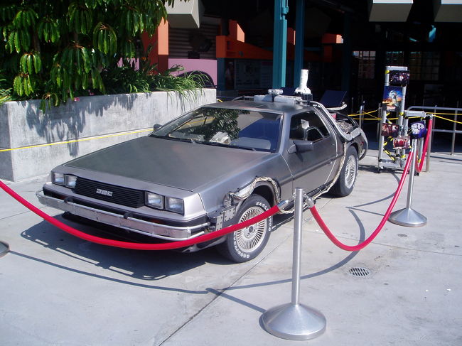 いきなりデロリアン!!!うれしすぎる。