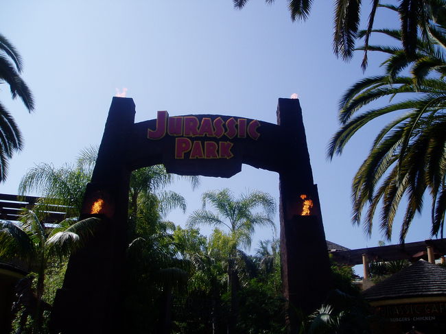 戻りますがジュラシックパークの入り口