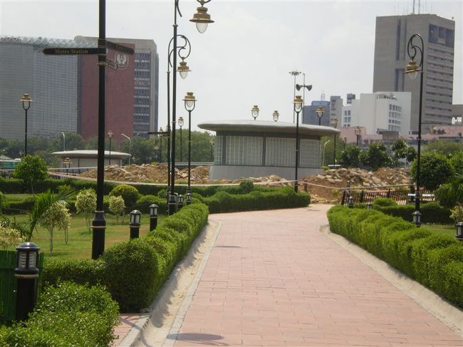 多分これが爆発の起こった場所だと思います。<br />公園の中には入れませんでした。