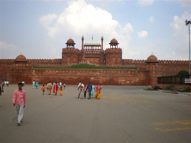 ガイドブックに書いてあった入場料よりかなり値上げされていた。<br />残りのお金がなくてラール・キラーの中には入れませんでした。