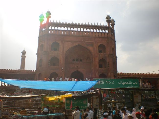 ジャマー・マスジットの入り口。