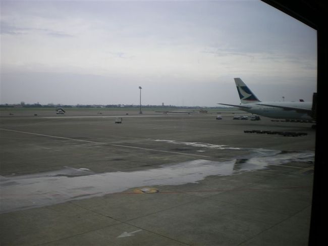 帰ったら、お約束のテストが待っています。<br />学生だという事を忘れていました。<br /><br />帰国後、原因不明のひどい水様便が１カ月あまり続く。。<br />生き地獄のような状態。<br />ただ学校を休み続けていたので、毎日無理やり出席するしかなく、授業中なんどもトイレへ。。<br /><br />学校で感染拡大した日には、切腹するはめになるところでした。<br /><br />その期間ただでさえ貧弱な体格からさらに体重は激減し、ガンジス川でよくみかけた修行僧のような体型になってしまいました。。。<br /><br />インドの人たちって免疫力強いんだなぁ。<br /><br />なんだかんだで旅行記読んで振り返って見たらまたインド行きたくなってきたり。