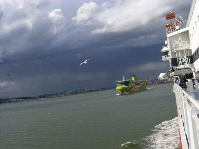 カモメやすれ違う船も増えてきて、<br />もうすぐ到着しそう♪