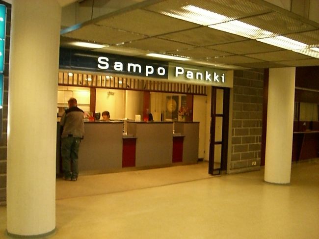 港でちょこっと両替しました。<br /><br />２００ユーロのトラベラーズチェックは<br />手数料の５ユーロを引いて、<br />１９５ユーロの現金に。