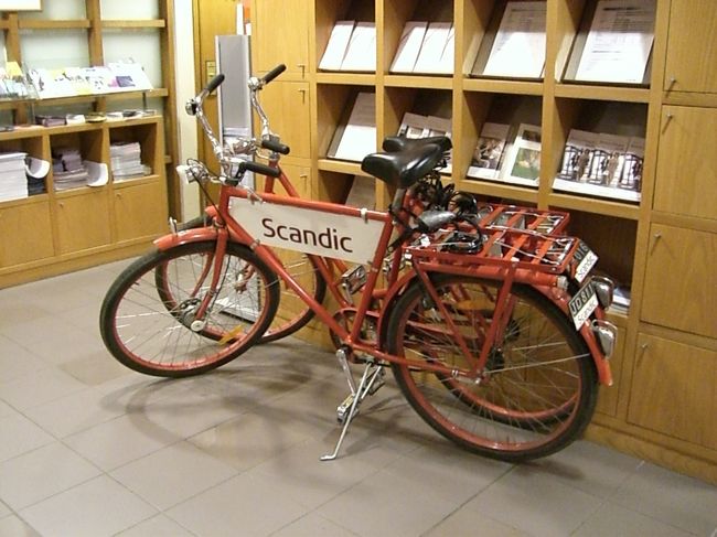 ホテル到着！！<br />Ｓｃａｎｄｉｃ　Ｍａｒｓｋｉ<br /><br />中央駅から、重いスーツケースを引っ張って<br />着ける距離です！！<br /><br />フロントにあった自転車