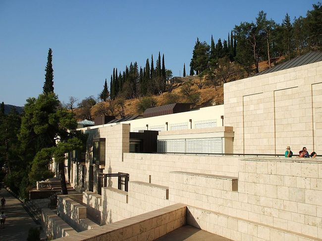 デルフィは古代ギリシャの「聖域」とされ、ここでアポロンの神託（神のお告げ）が行われた。この神託をもとにして、個人も国家指導者も重大事を決定していたという。写真：デルフィ博物館