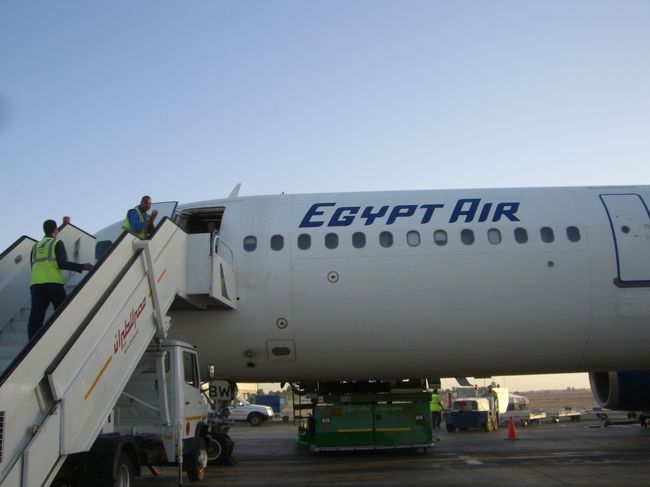 丁度１時間のフライト。<br />でも、寝たー。