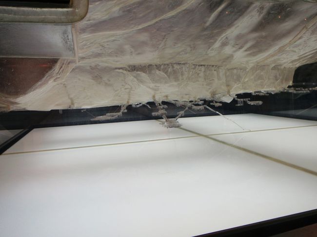 下には、その穴の方向や深さが分かるようになってるさ。