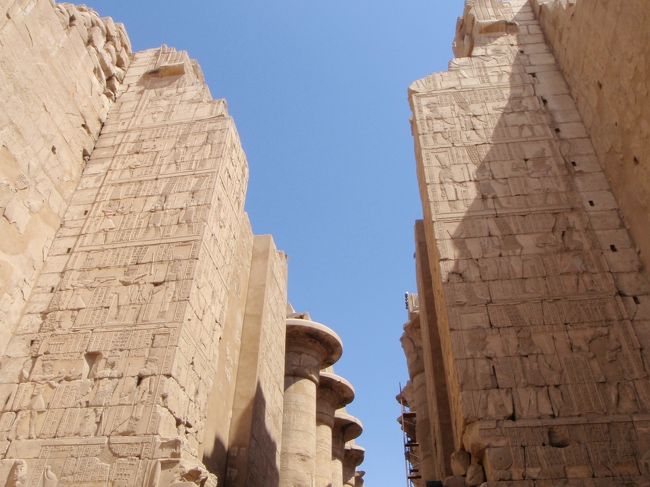 それにしても、でかい。<br />なんでもかんでも、巨大。<br /><br />巨人でも住んでいない限り、意図不明。<br />