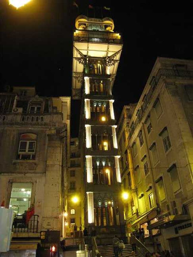 街中にある、エレベータ。<br />ビルの間に異様に建っている。<br />閉まっていたので、明日昇るぞ！