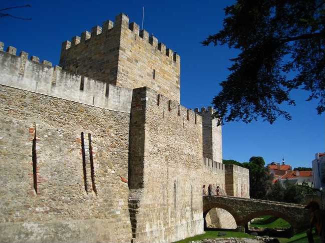 そして、城。<br />小さいです。<br />まぁ城塞なんで、そんなもんか。