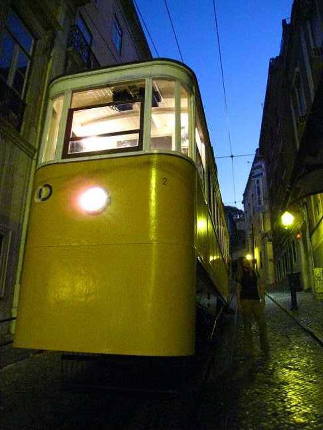 日も傾きかけて、最後?ラヴラ線。<br /><br />ちょっと奥まったところにあって、時間も<br />あってか人も少なめ。しんみりと乗るには、<br />なかなか良い。静かにガタンゴトンを楽しみ<br />ながら、乗ってみる。<br />全制覇！