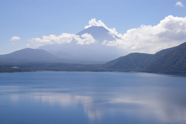 雲が多いんですが、今日の富士山は霧がなくて頂上まで綺麗に見えてますね~