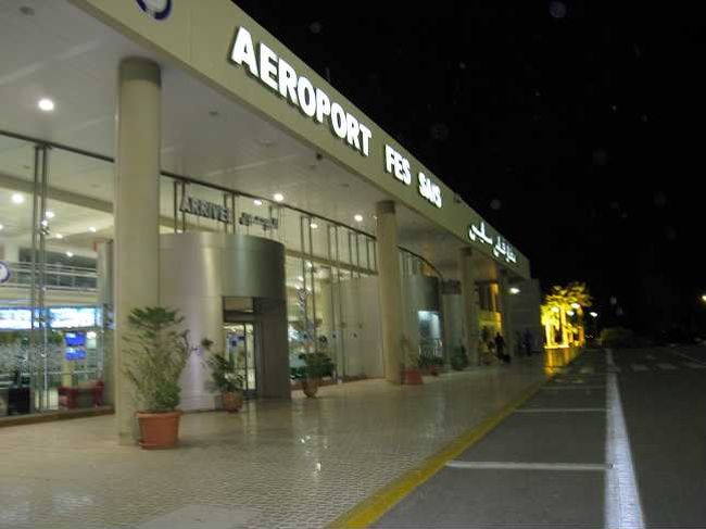 フェズを離れる朝、マルセイユに行くため、<br />フェスサイス空港へ。<br />これまた格安航空なので、６時チェックインです。。。