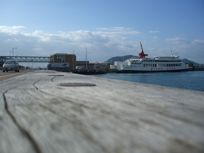 高松港。<br /><br />ここから直島行きのフェリーが出てます。<br />夕暮れ時は、地元の方が散歩してました。