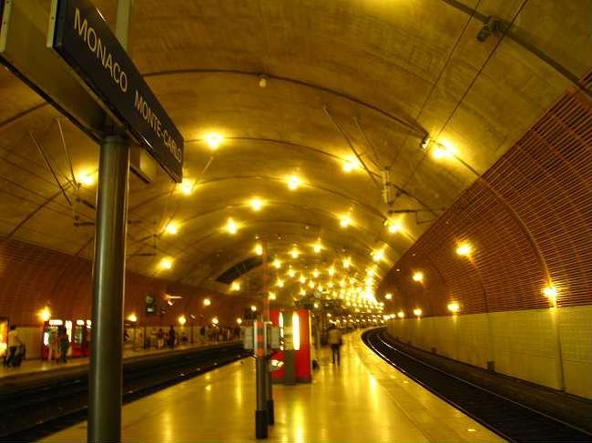 きまぐれにイタリア国境の街マントンに行く。<br />モナコ駅から１５分程度。