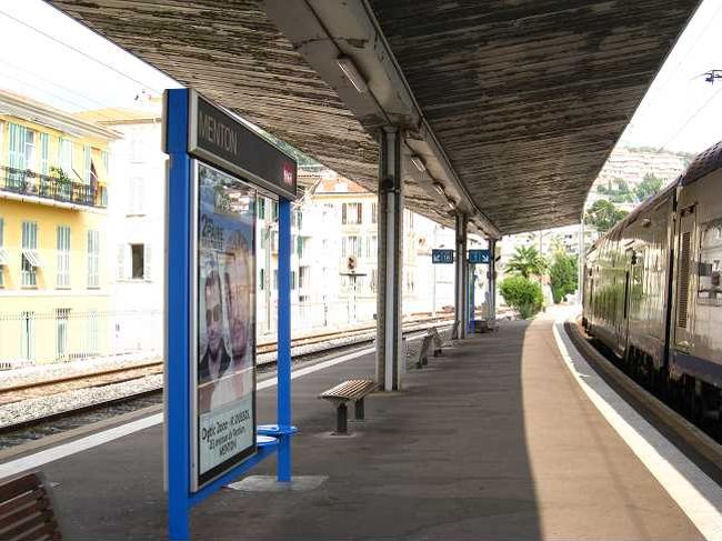 到着。<br />ニース・モナコと違ってまったりとした<br />田舎町。