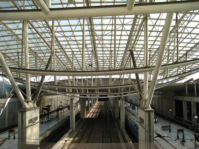 チェックイン数時間前に、空港駅に到着。<br />寒い＞＜<br /><br />およそ１０日振りに同じ場所に戻ってくることに。<br />さよならフランス(^^)/~~ 