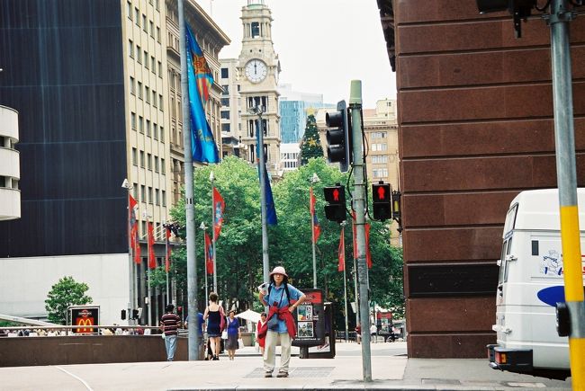 シドニー経由で帰国。<br />