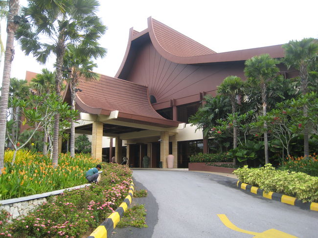 2日目の朝、ジョギングから帰ってくると、ホテルの玄関が見えました。