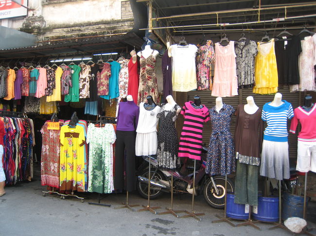 このような光景を見ると、東南アジアそのものを感じます。