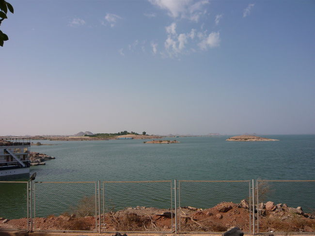 神殿から見た、ナセル湖の眺め。ここからスーダン国境までは数十キロです。